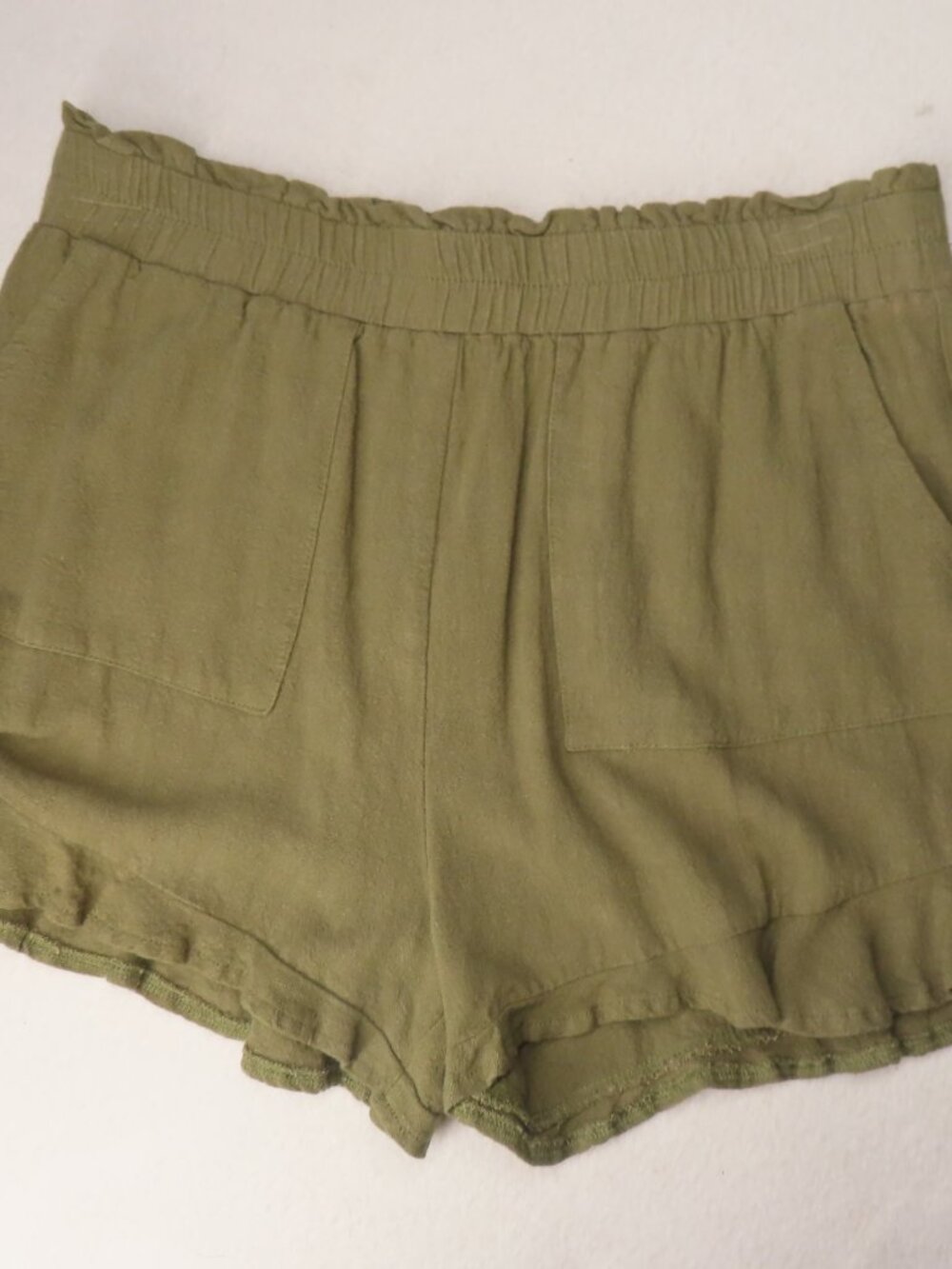 Allie Rose Shorts Rayon Linen Blend Olive Green Medium Ruffle Pockets Pull on